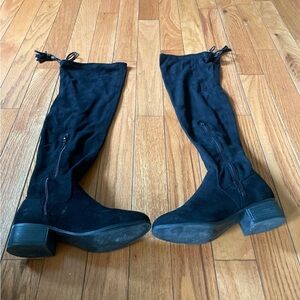 Elegant Black Knee-High Heeled Boots